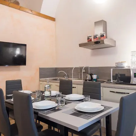 Borghese Al 71 Apartament *